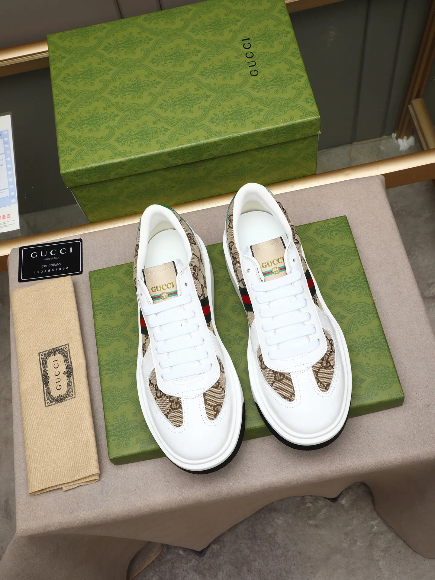 Men's shoes 💰480 New men's shoes GUCCI Fashion trend Made of first-layer calfskin ➕ washed sheep lining! The foot feels super comfortable and the workmanship is impeccable. Foam ultra-light outsole, size: 38-44 (45 customized) 4 colors to choose from!